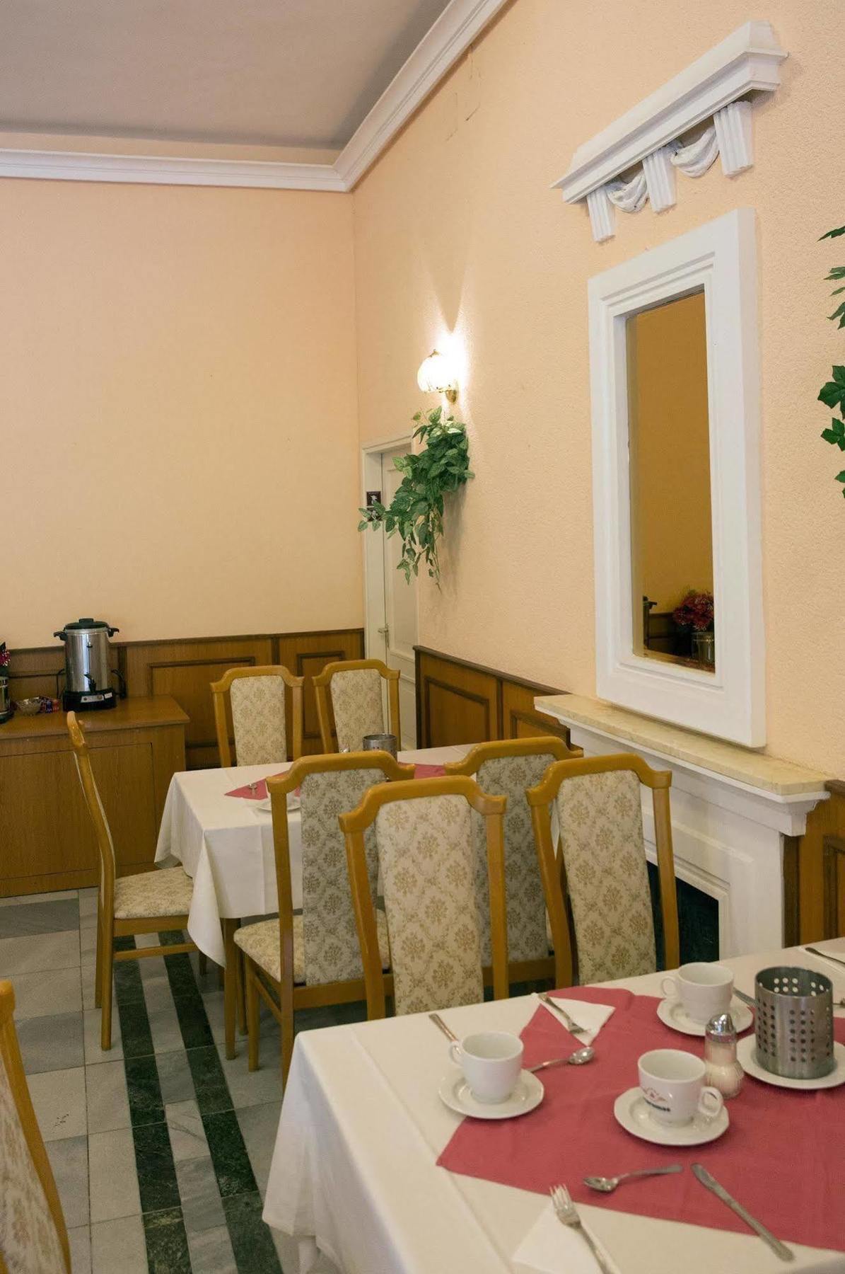 Hotel Francoise バラトンレッレ エクステリア 写真